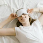 Γυναίκα που ξαπλώνει